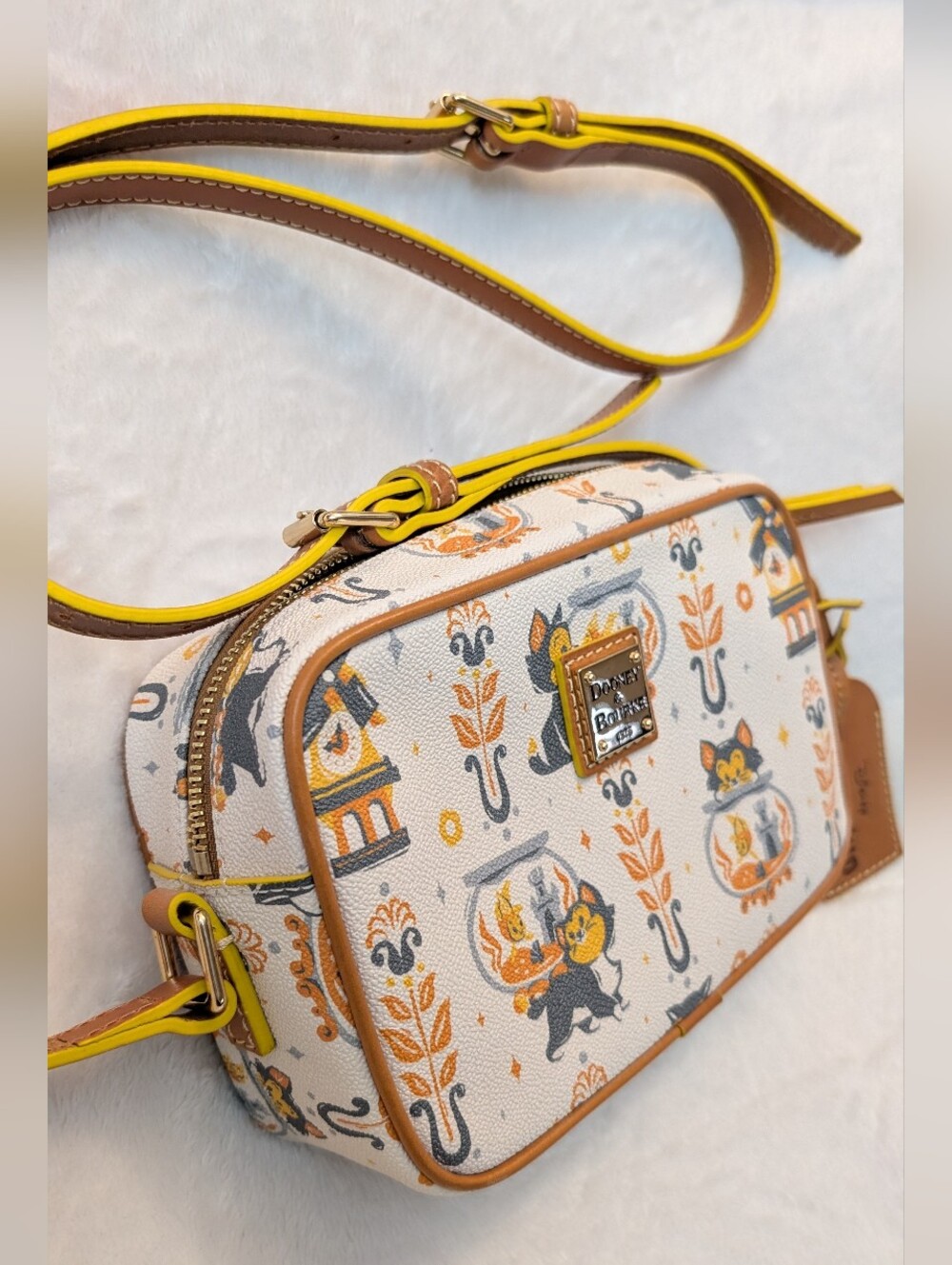 Dooney and Bourke Disney Pinocchio Figaro and Cleo Crossbody Camera Bag NWOT - Picture 5 of 11